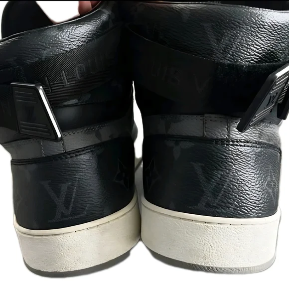 LOUIS VUITTON LV RIVOLI (UNISEX) SNEAKERS EU 40 US MENS 7.5 US WMNS SIZE 9 (EUC) - Picture 8 of 14